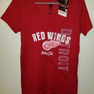 Authentic NHL Detroit Red Wings CCM Vneck NWT Tshirt.  Medium size